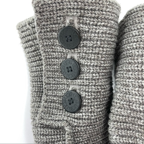 UGG Cardy classic boots in gray. Size 8 - Picture 3 of 6